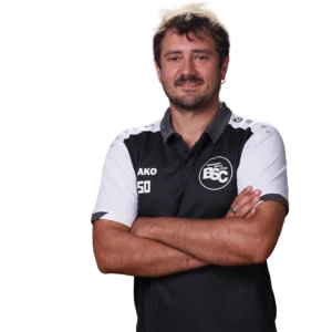 Jugendtrainer Sören Schwarz im offiziellen BSC Shirt 2026