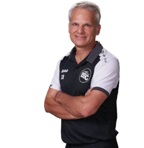 Jugendtrainer Thomas Adler im offiziellen BSC Shirt 2026