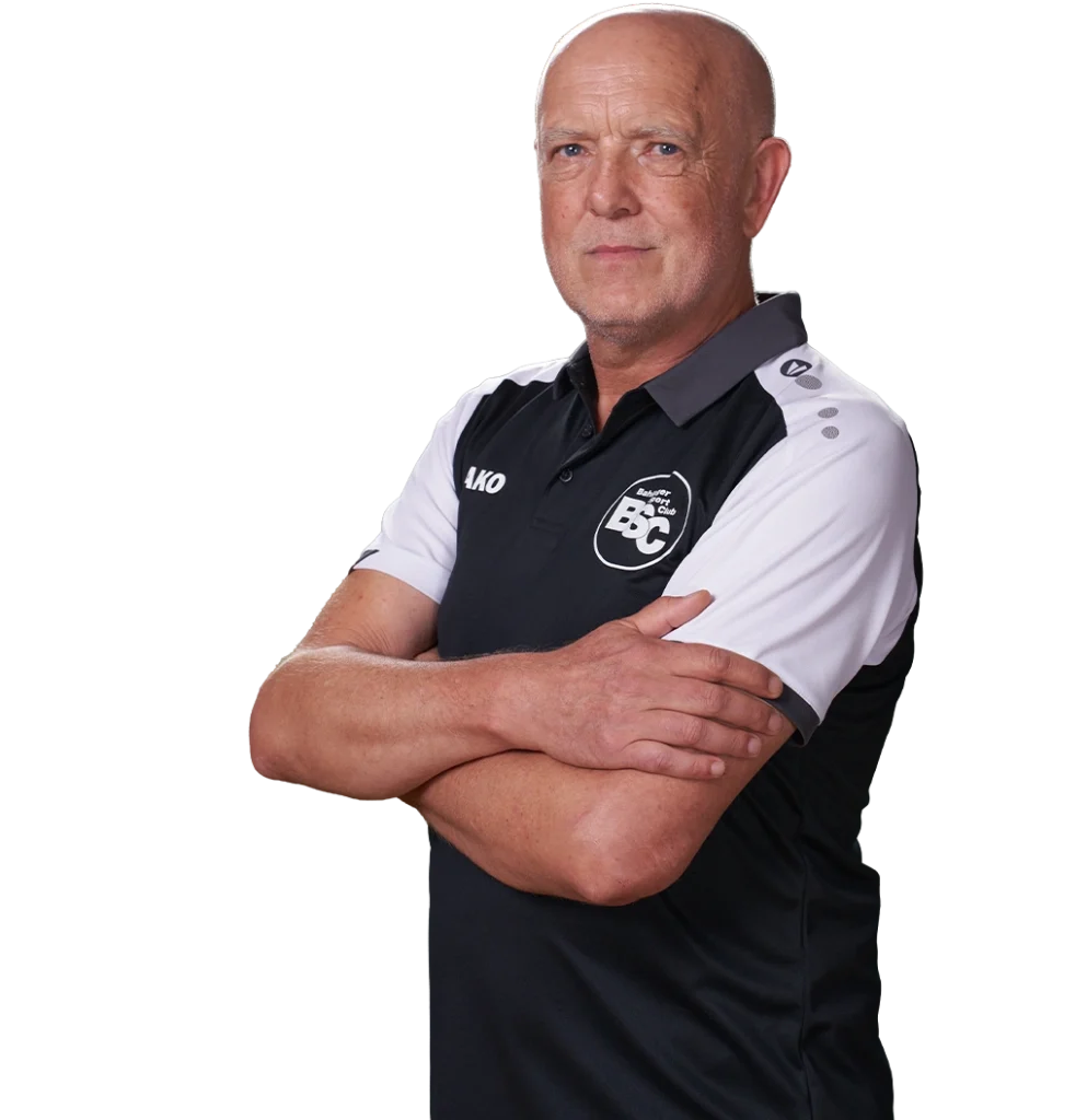 Torwarttrainer Udo Götz im offiziellen BSC Shirt 2026
